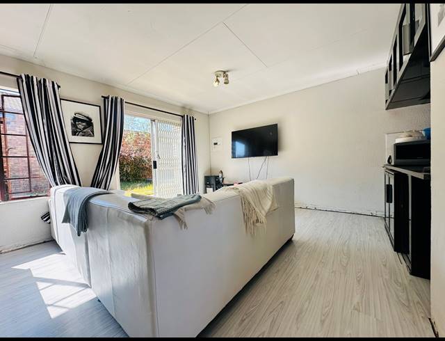 3 BEDROOM SIMPLEX FOR SALE IN HALFWAY HOUSE
